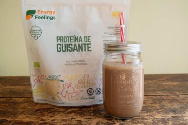 PROTEINA DE GUISANTE FOTO BATIDO PROTEICO VEGANO CON PLATANO Y CACAO H2 PROTEINA DE GUISANTE FOTO BATIDO PROTEICO VEGANO CON PLATANO Y CACAO H2