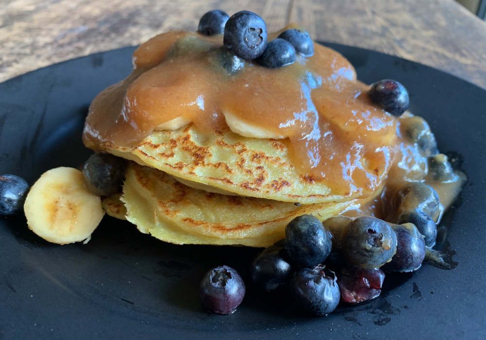 CREPE VEGANA PANCAKES CON SALSA DATILES FOTO H6